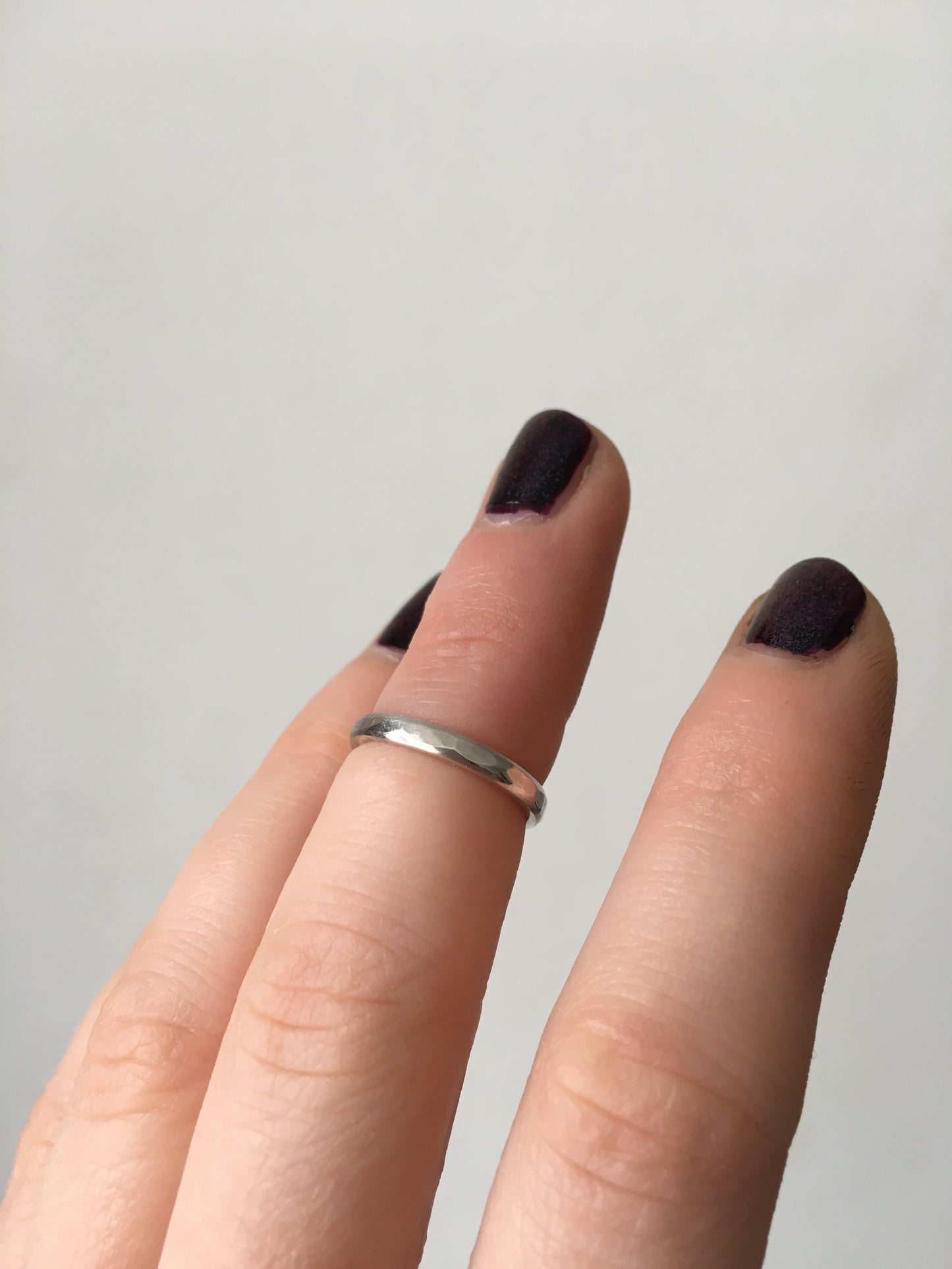 Hammered midi ring